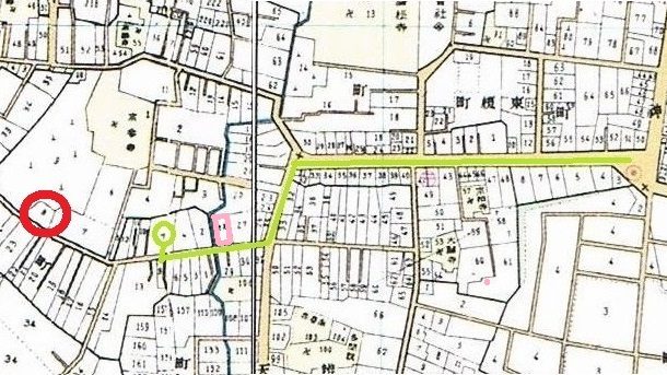 地図。昭和5年の牛込区全図。緑色は矢来の坂下から漱石山房の行き方。赤色は弁天町の豊陽館。ピンクは床屋。