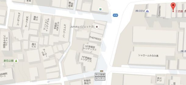 現在の地図。漱石公園（左下）と肴屋三四郎（右上）